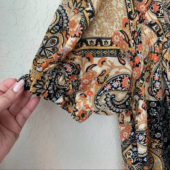 Cupcakes & Cashmere Mixed Paisley Print Tassel Short Sleeve Top Size XS NWT - Picture 4 of 9